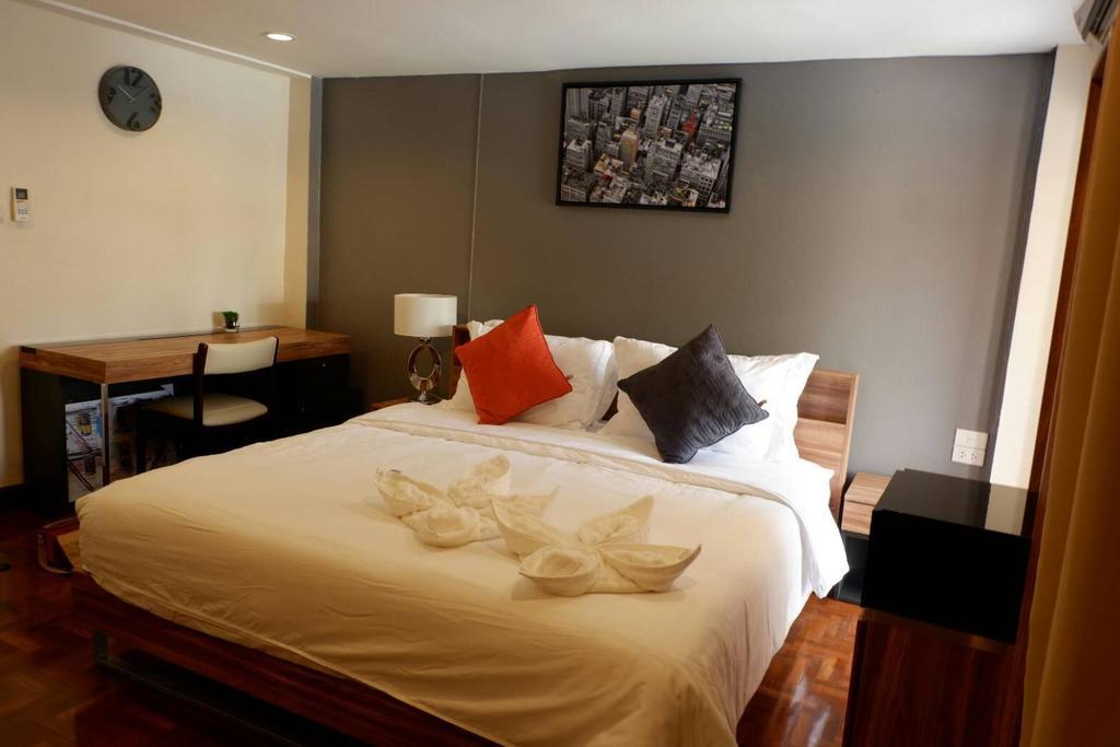 Serene Hostel Nimman Chiang Mai Bagian luar foto